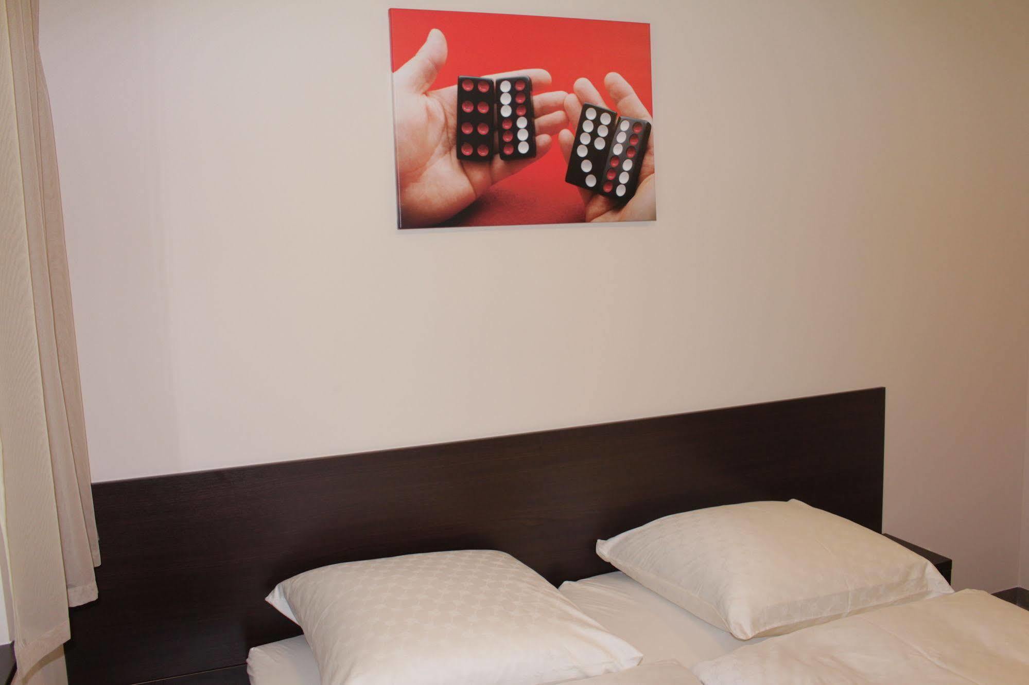 24Seven Hotel Nürnberg Buitenkant foto
